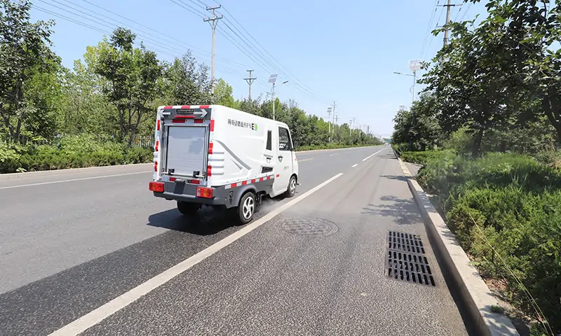 新能源高壓清洗車：城市道路養(yǎng)護(hù)的綠色新選擇