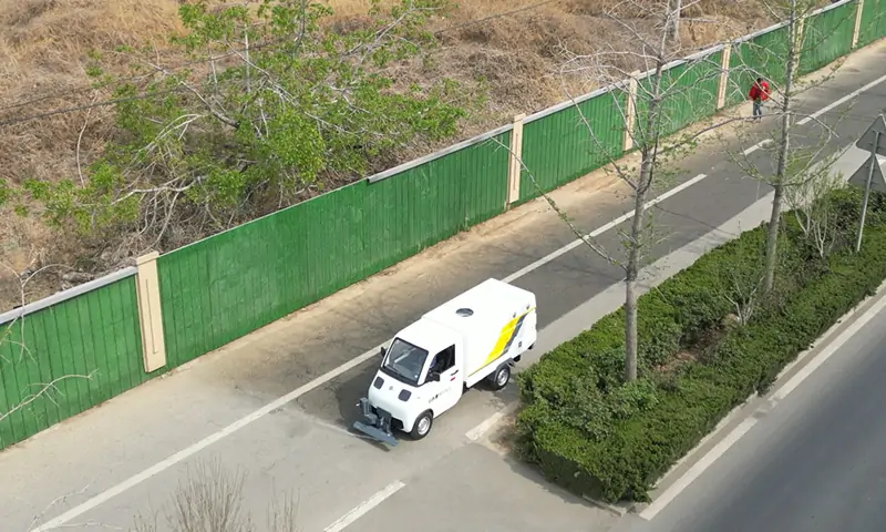 新能源路面養(yǎng)護車：創(chuàng)新清潔解決方案，提升城市環(huán)境質(zhì)量